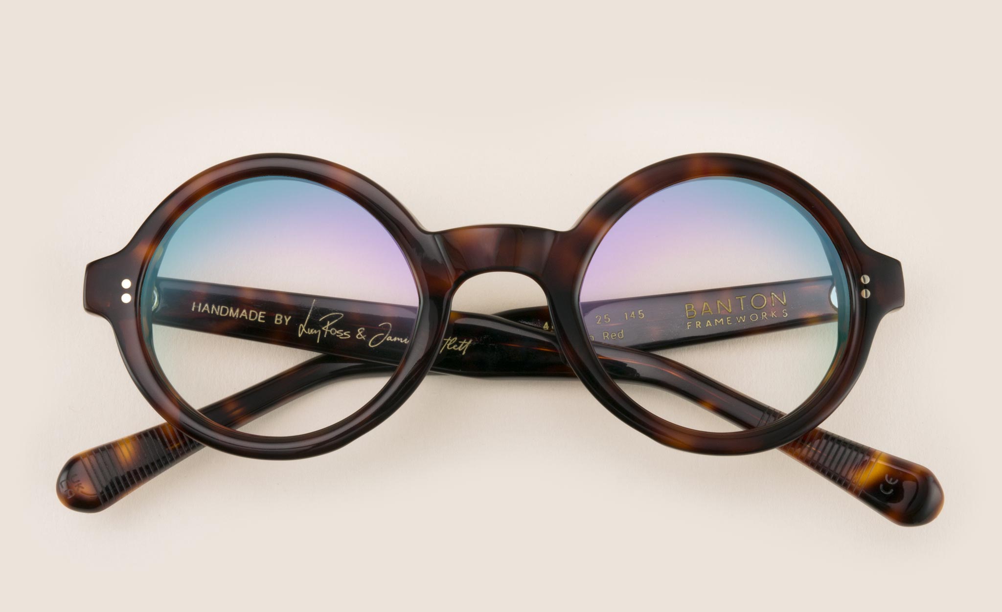 Thick round tortoise spectacle frame
